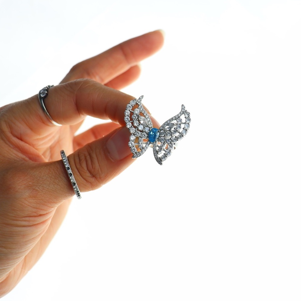 Butterfly ring adjustable size
